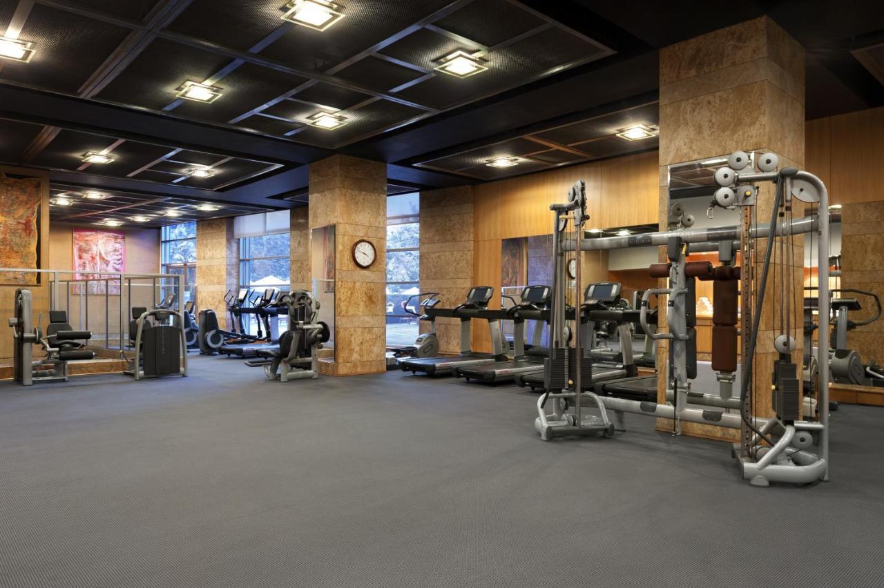 Grand Hyatt Mumbai Hotel And Residences Eksteriør billede The gym at the 100 East 53rd Street location