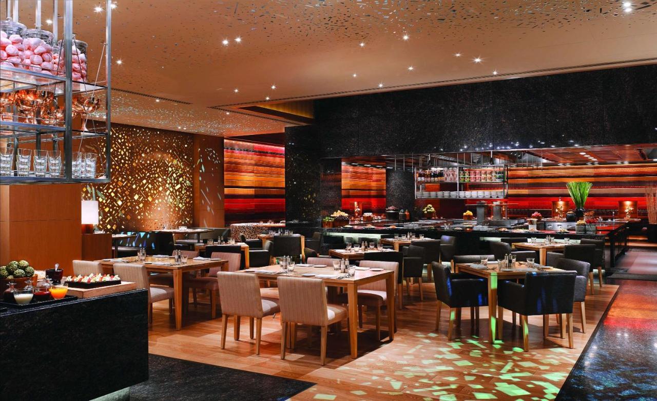 Grand Hyatt Mumbai Hotel And Residences Eksteriør billede The interior of the restaurant