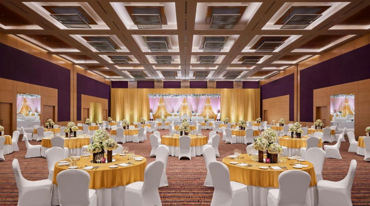 Grand Hyatt Mumbai Hotel And Residences Eksteriør billede The Royal Ballroom