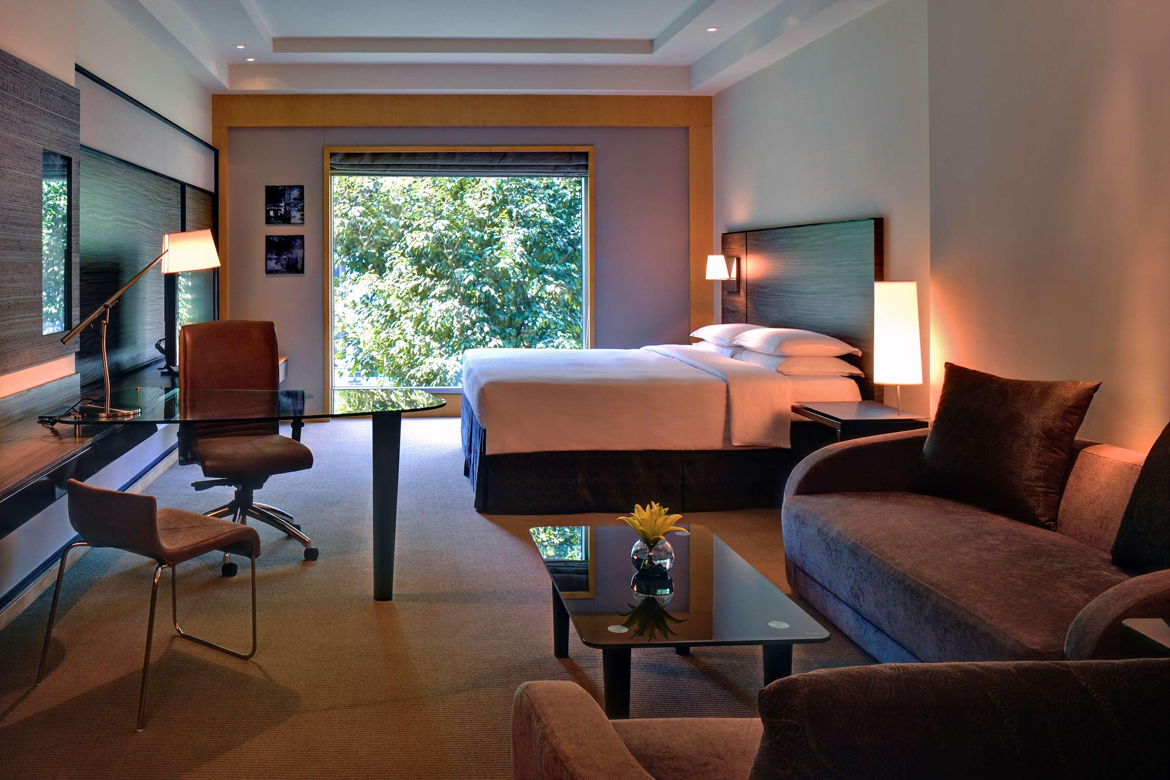 Grand Hyatt Mumbai Hotel And Residences Eksteriør billede A room at the Taj Bengal