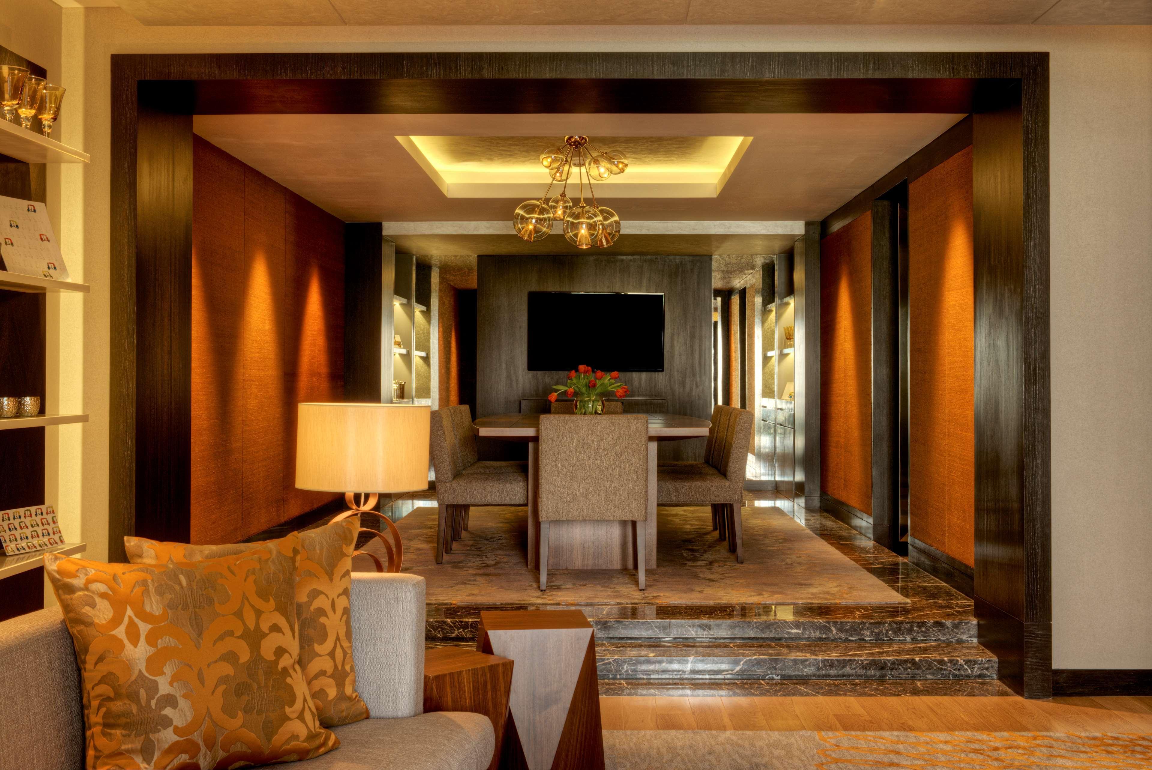 Grand Hyatt Mumbai Hotel And Residences Eksteriør billede The interior of a suite at the Taj Mahal Palace, Mumbai
