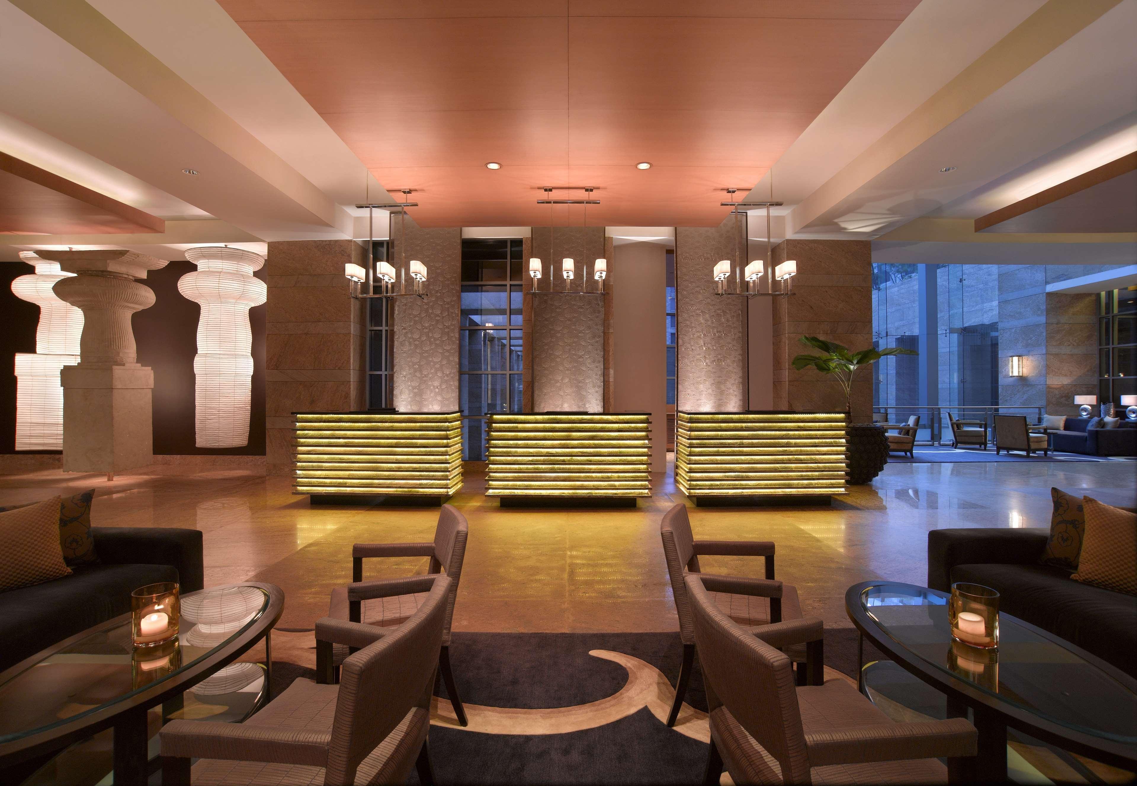 Grand Hyatt Mumbai Hotel And Residences Eksteriør billede The lobby of the hotel