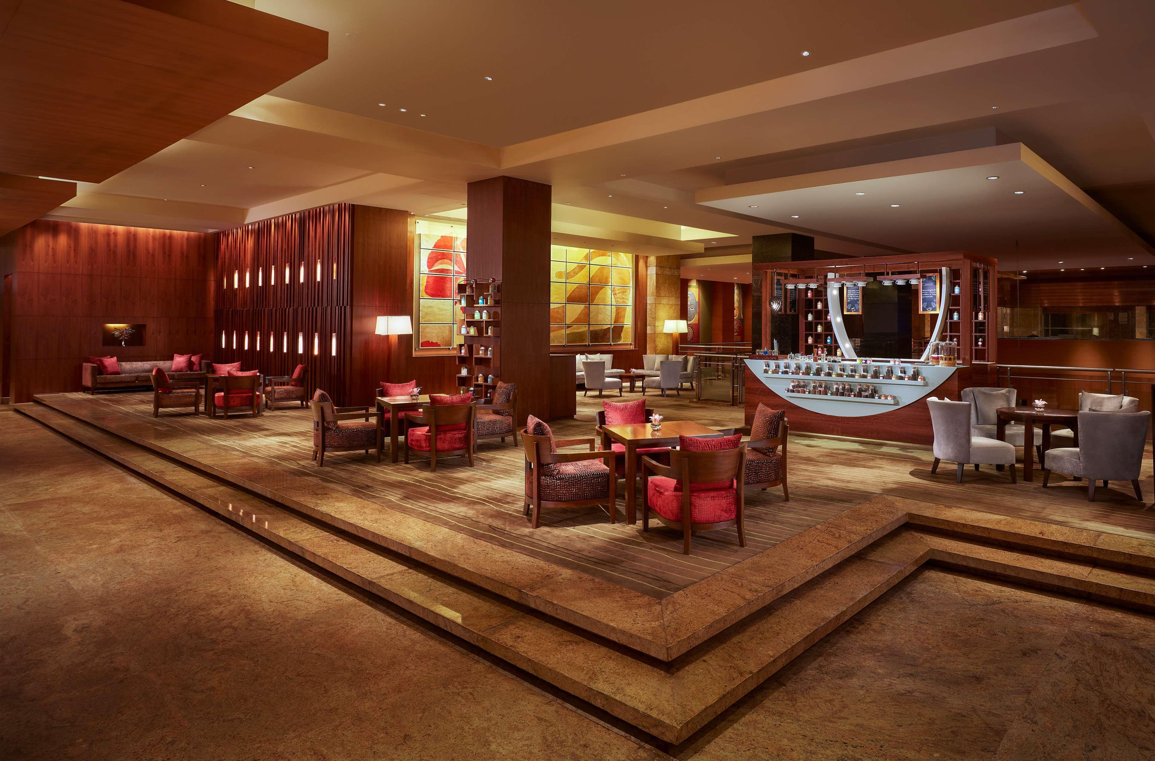 Grand Hyatt Mumbai Hotel And Residences Eksteriør billede The lobby