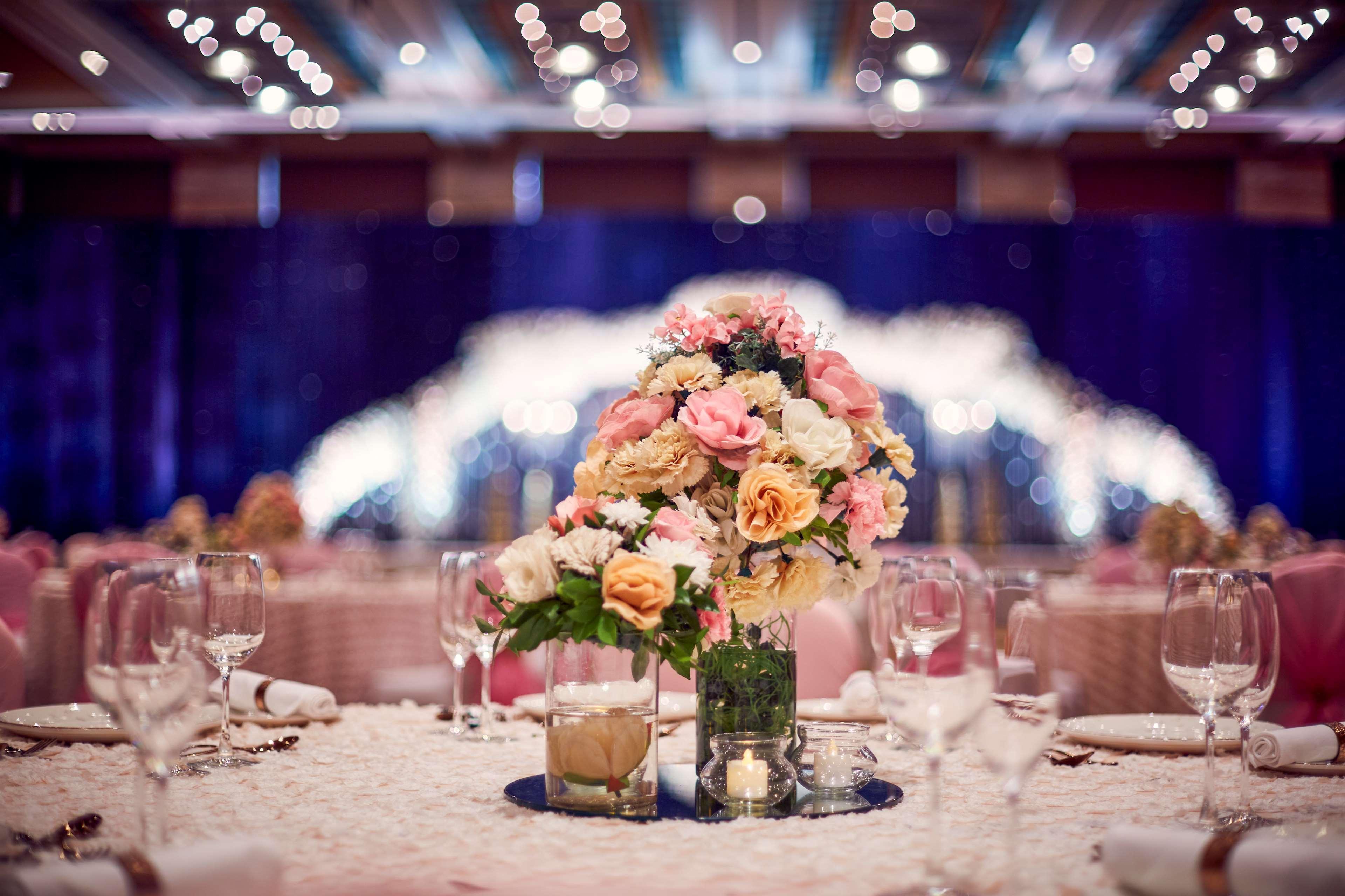 Grand Hyatt Mumbai Hotel And Residences Eksteriør billede A wedding reception