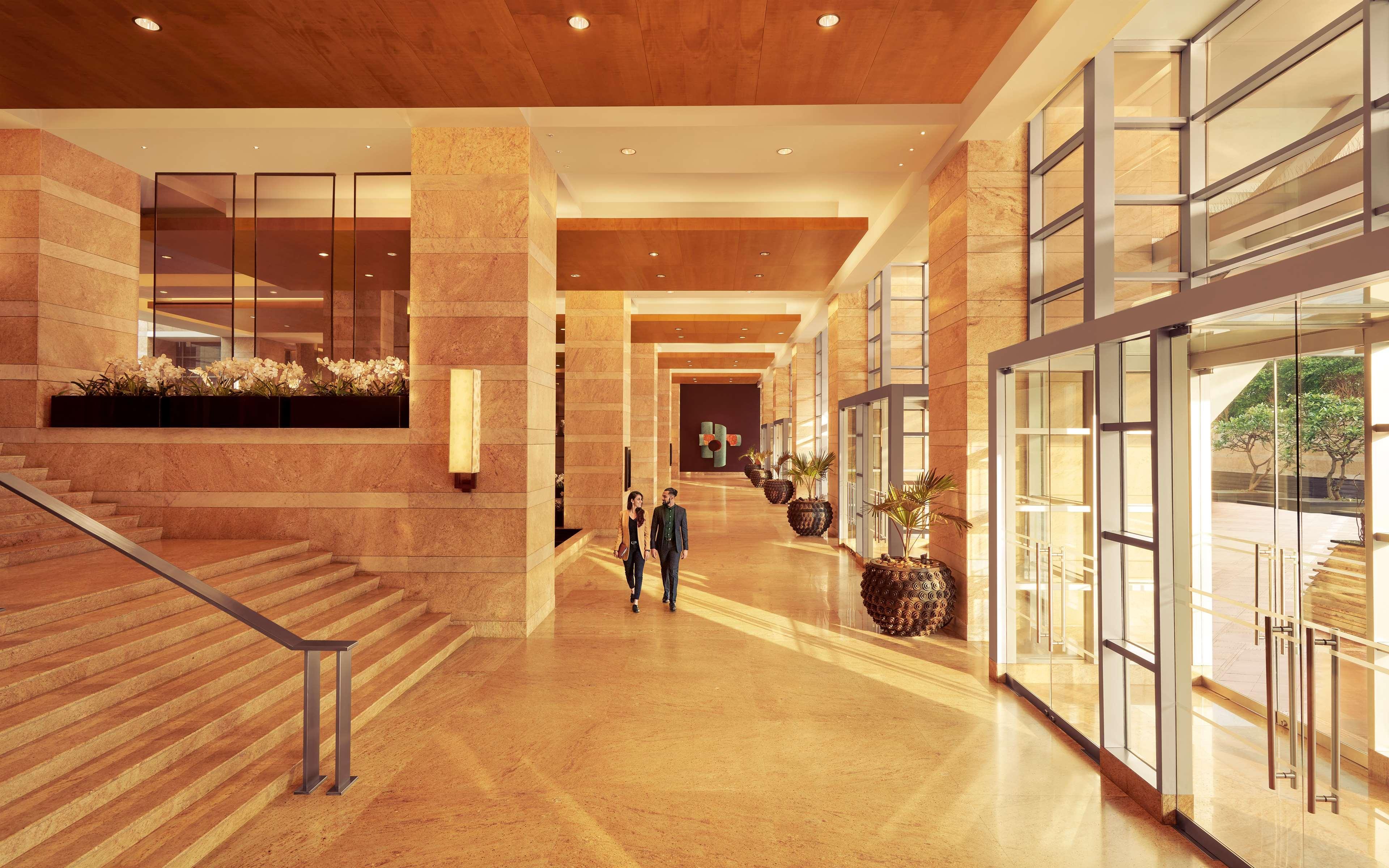 Grand Hyatt Mumbai Hotel And Residences Eksteriør billede The lobby of the hotel