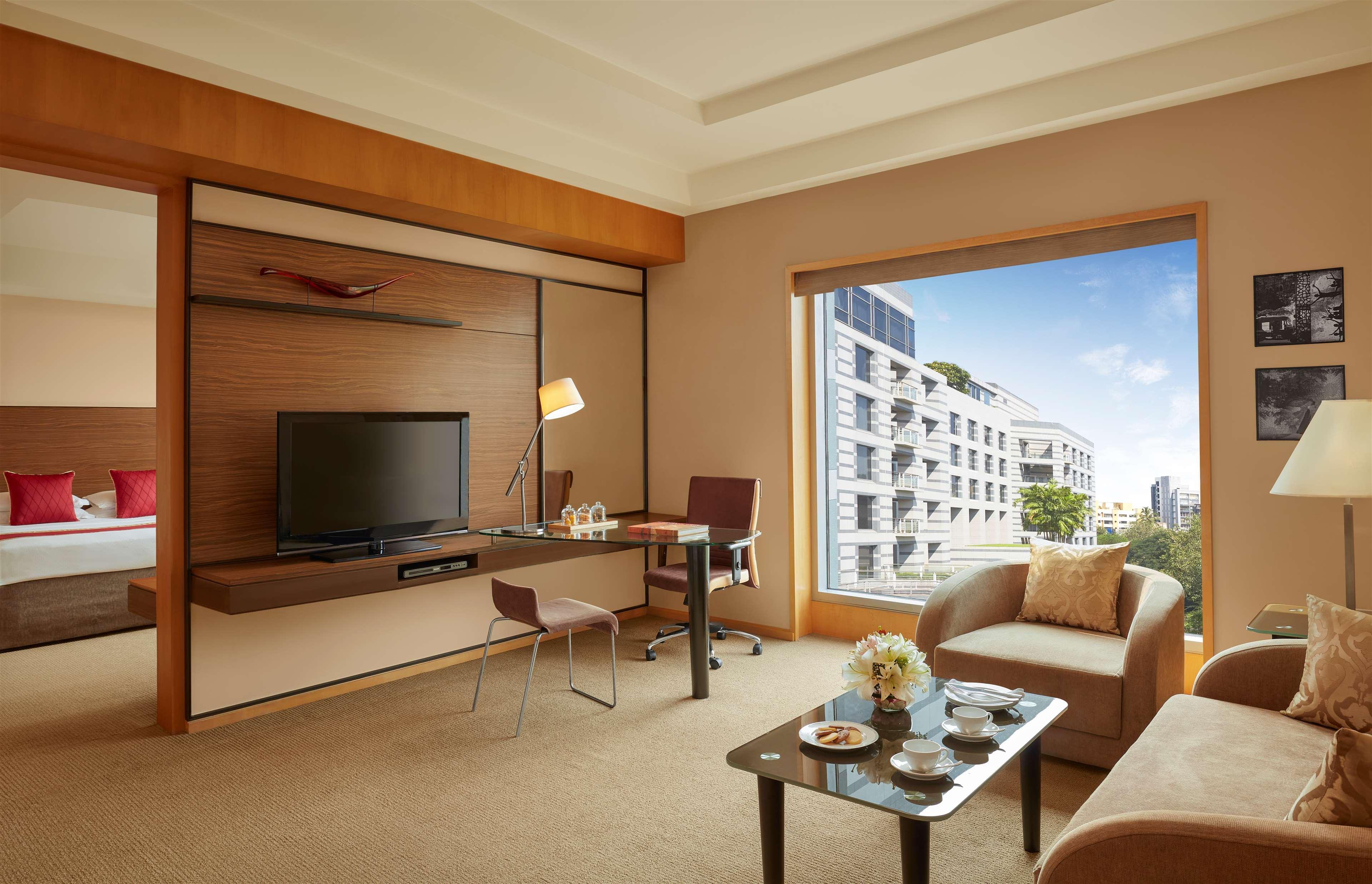 Grand Hyatt Mumbai Hotel And Residences Eksteriør billede Suite at the Taj Bengal