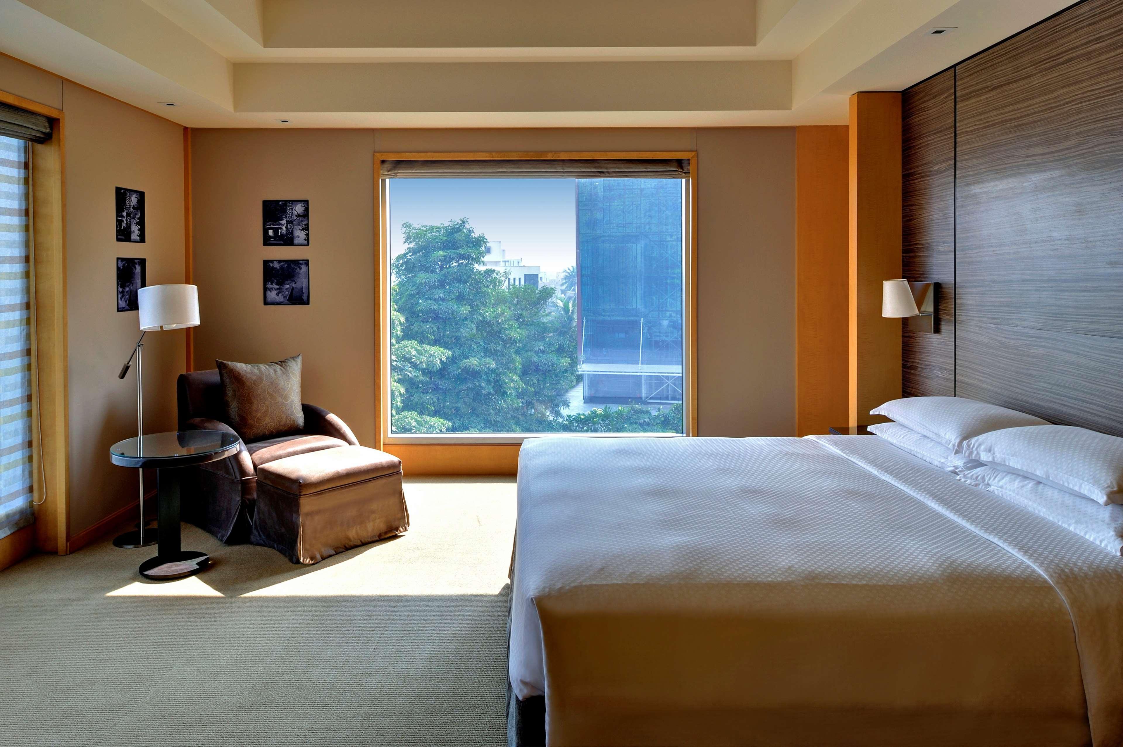 Grand Hyatt Mumbai Hotel And Residences Eksteriør billede Deluxe Room
