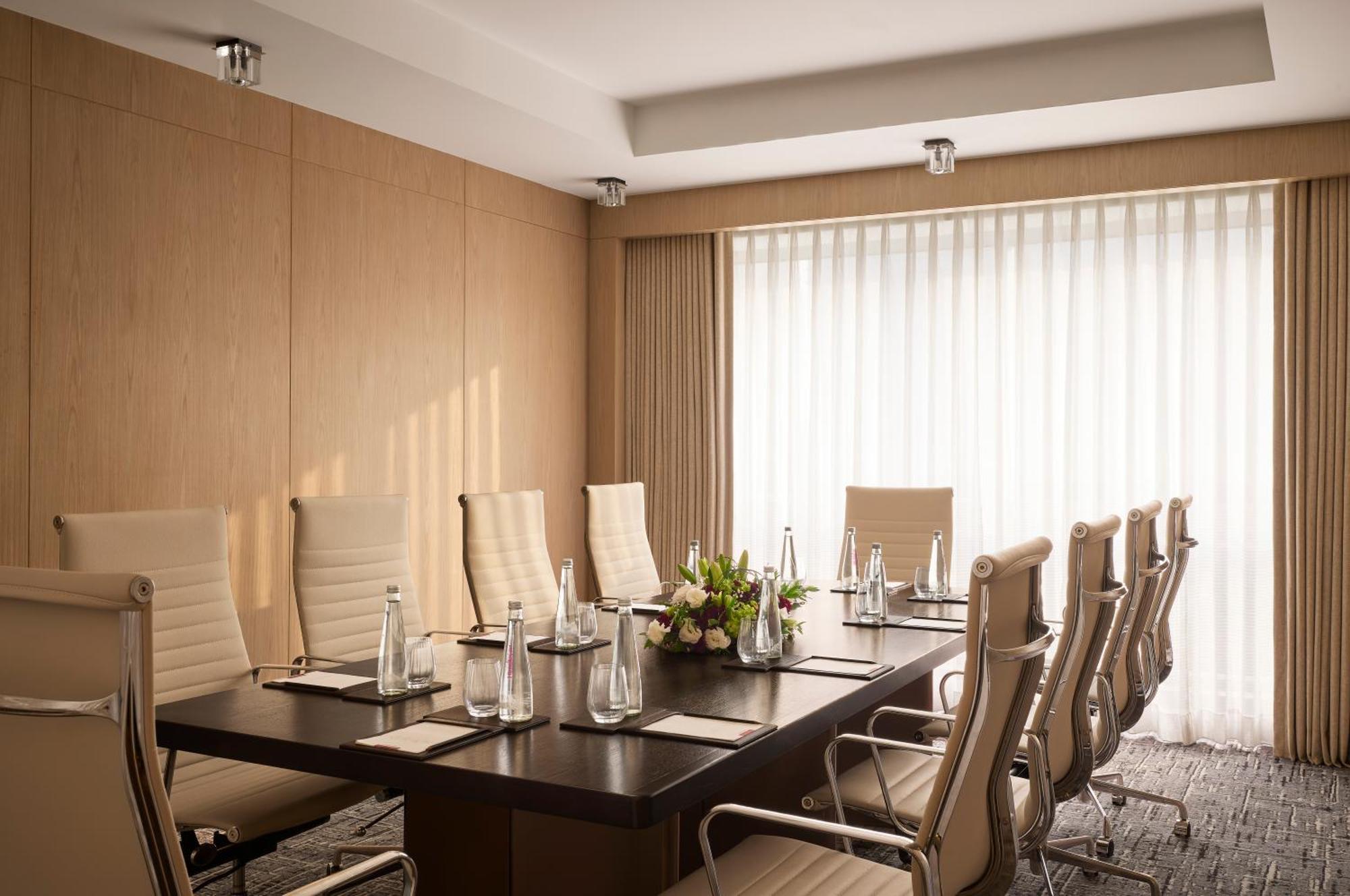 Grand Hyatt Mumbai Hotel And Residences Eksteriør billede Meeting room